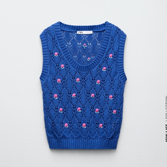 Zara Tops - Zara floral knit top
